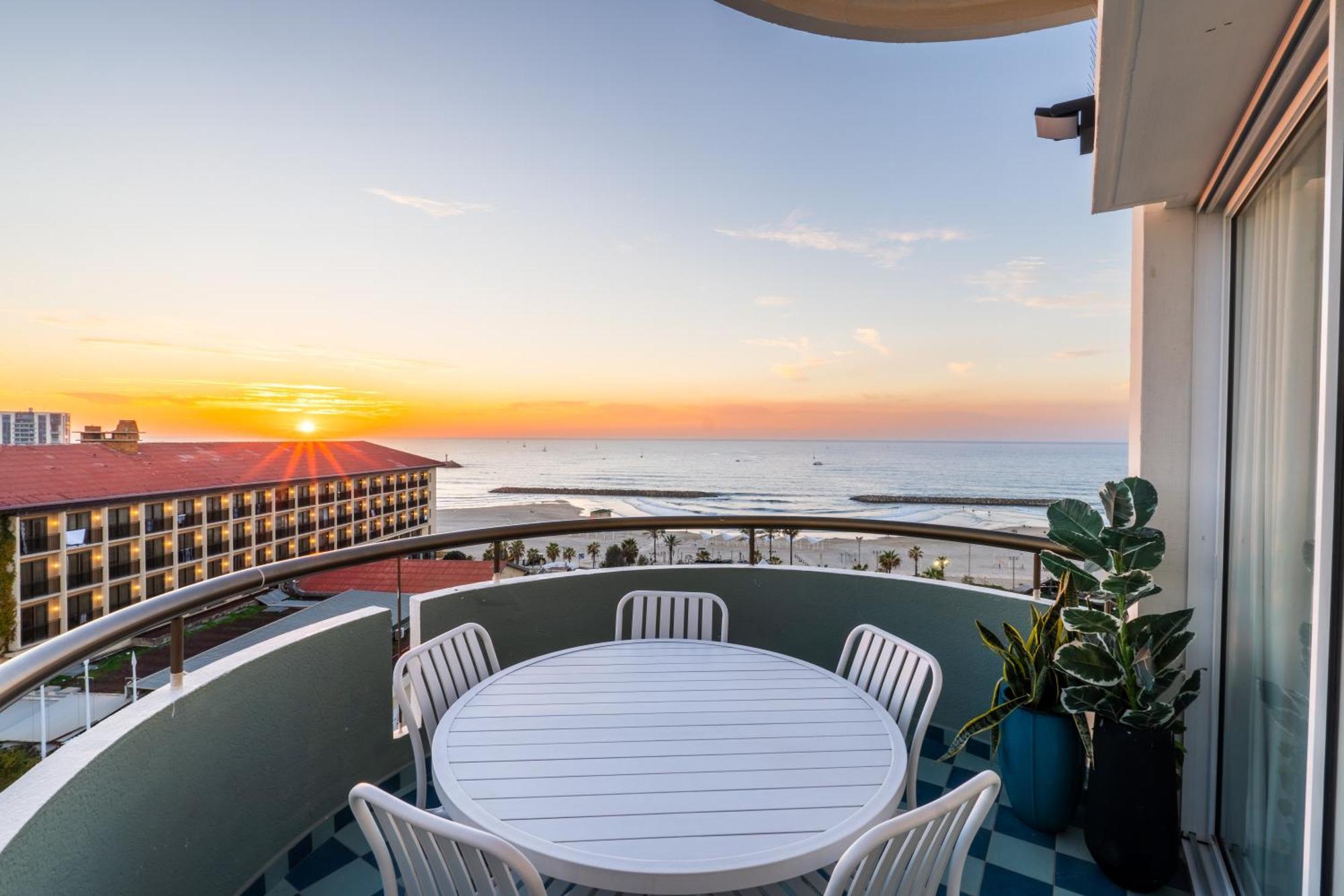 Sunsets Paradise 2Br With Parking By Beachfront Stay Herzliya Екстер'єр фото